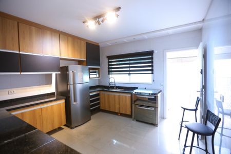 Casa para alugar com 207m², 4 quartos e 2 vagas Casa para alugar com 207m², 4 quartos e 2 vagasCozinha