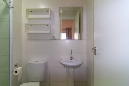 Banheiro de apartamento para alugar com 1 quarto, 28m² em Vila Ema, São Paulo