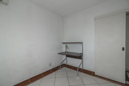 Quarto de apartamento para alugar com 1 quarto, 38m² em Rubem Berta, Porto Alegre