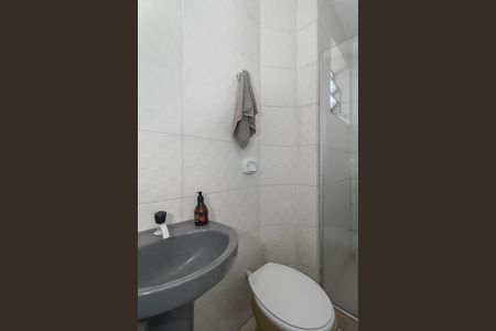 Banheiro de apartamento à venda com 1 quarto, 38m² em Bom Jesus, Porto Alegre