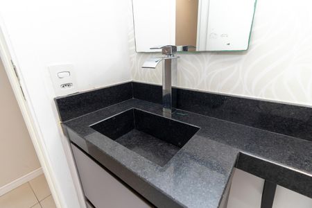 Apartamento à venda com 48m², 2 quartos e sem vaga Apartamento à venda com 48m², 2 quartos e sem vagaBanheiro