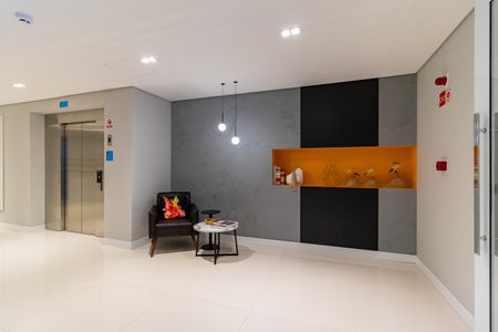 Apartamento à venda com 48m², 2 quartos e sem vaga Apartamento à venda com 48m², 2 quartos e sem vagaHall de entrada