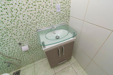 Banheiro social de apartamento para alugar com 2 quartos, 75m² em Ramos, Rio de Janeiro