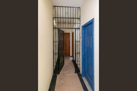 Área comum - Portão do andar de apartamento para alugar com 2 quartos, 75m² em Ramos, Rio de Janeiro