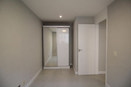 Quarto 2 de apartamento para alugar com 2 quartos, 52m² em Anil, Rio de Janeiro