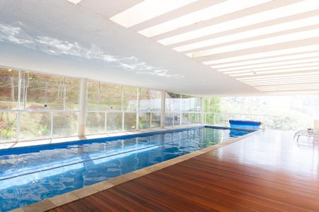 Apartamento para alugar com 105m², 3 quartos e 2 vagas Apartamento para alugar com 105m², 3 quartos e 2 vagasÁrea comum - Piscina coberta