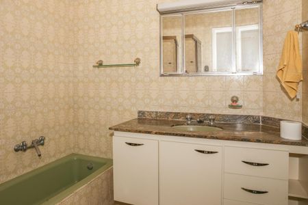 Casa à venda com 142m², 3 quartos e 2 vagasBanheiro
