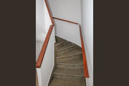 Casa à venda com 142m², 3 quartos e 2 vagasEscada
