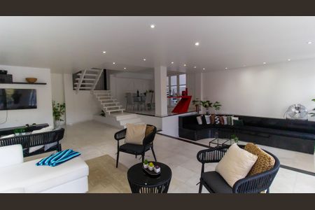 Sala de casa de condomínio para alugar com 5 quartos, 440m² em São Francisco, Niterói