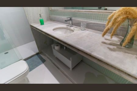 Casa de condomínio para alugar com 440m², 5 quartos e 3 vagasBanheiro da Suíte 3