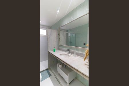 Casa de condomínio para alugar com 440m², 5 quartos e 3 vagasBanheiro da Suíte 3