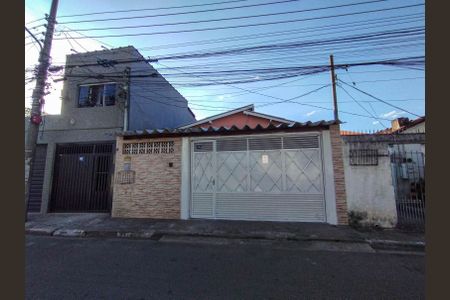 Casa à venda com 175m², 3 quartos e 3 vagas Casa à venda com 175m², 3 quartos e 3 vagasFachada
