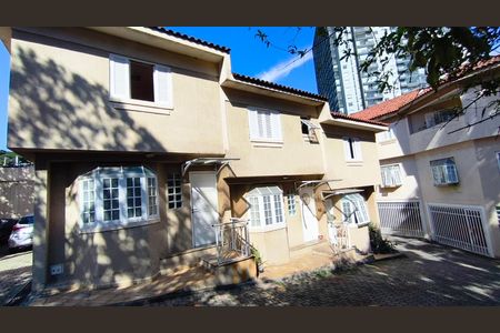 Casa à venda com 95m², 2 quartos e 2 vagas Casa à venda com 95m², 2 quartos e 2 vagasFachada
