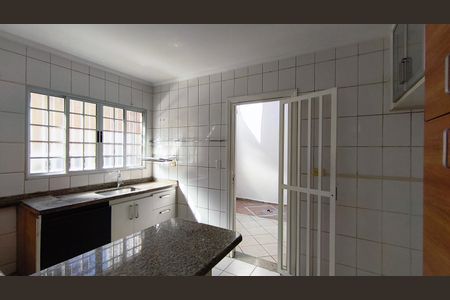 Casa à venda com 95m², 2 quartos e 2 vagas Casa à venda com 95m², 2 quartos e 2 vagasCozinha