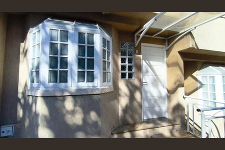 Casa à venda com 95m², 2 quartos e 2 vagas Casa à venda com 95m², 2 quartos e 2 vagasFachada