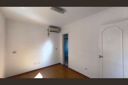 Casa à venda com 95m², 2 quartos e 2 vagas Casa à venda com 95m², 2 quartos e 2 vagasSuíte