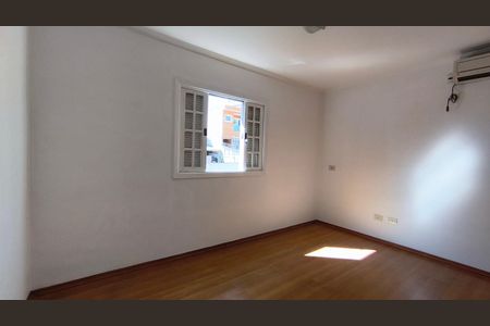 Casa à venda com 95m², 2 quartos e 2 vagas Casa à venda com 95m², 2 quartos e 2 vagasSuíte