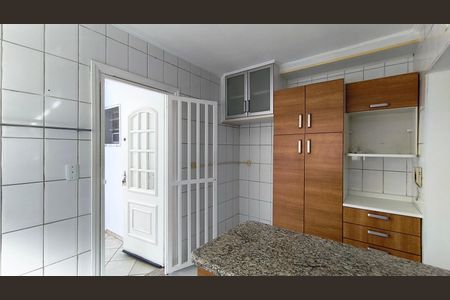 Casa à venda com 95m², 2 quartos e 2 vagas Casa à venda com 95m², 2 quartos e 2 vagasCozinha