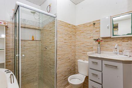 Casa à venda com 210m², 3 quartos e 2 vagas Casa à venda com 210m², 3 quartos e 2 vagasBanheiro da Suíte