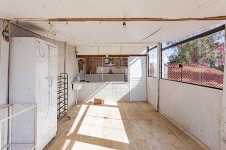 Casa à venda com 210m², 3 quartos e 2 vagas Casa à venda com 210m², 3 quartos e 2 vagasVaranda e Área de serviço