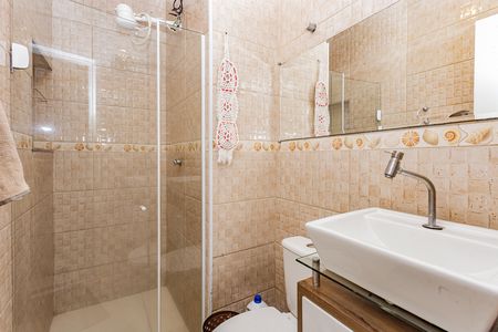 Casa à venda com 210m², 3 quartos e 2 vagas Casa à venda com 210m², 3 quartos e 2 vagasBanheiro Social