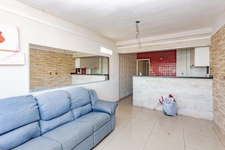 Casa à venda com 210m², 3 quartos e 2 vagas Casa à venda com 210m², 3 quartos e 2 vagasSala