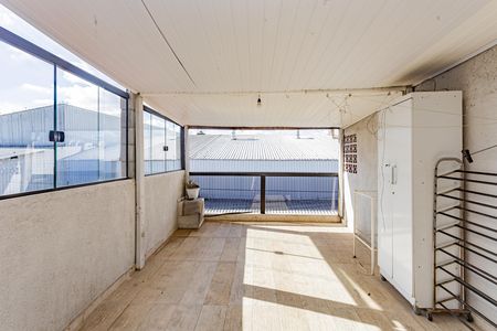 Casa à venda com 210m², 3 quartos e 2 vagas Casa à venda com 210m², 3 quartos e 2 vagasVaranda e Área de serviço