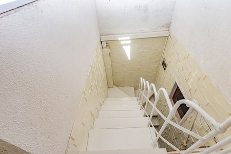 Casa à venda com 210m², 3 quartos e 2 vagas Casa à venda com 210m², 3 quartos e 2 vagasEscada