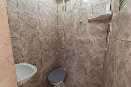 Banheiro de kitnet/studio para alugar com 1 quarto, 20m² em Cambuci, São Paulo