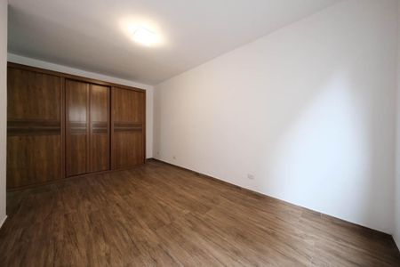 Casa à venda com 220m², 3 quartos e 3 vagasSuíte 2