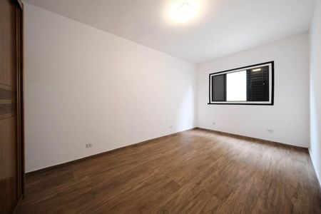 Casa à venda com 220m², 3 quartos e 3 vagasSuíte 2