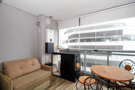 Varanda de kitnet/studio para alugar com 1 quarto, 30m² em Pinheiros, São Paulo