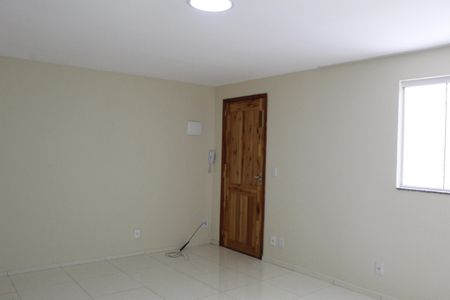 Sala/Cozinha de casa de condomínio para alugar com 3 quartos, 100m² em Pechincha, Rio de Janeiro