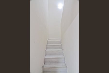 Escada de casa de condomínio à venda com 2 quartos, 83m² em Parque Sao Domingos, São Paulo