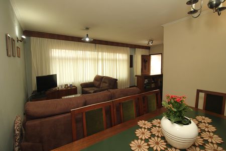Casa à venda com 126m², 3 quartos e 2 vagasSala