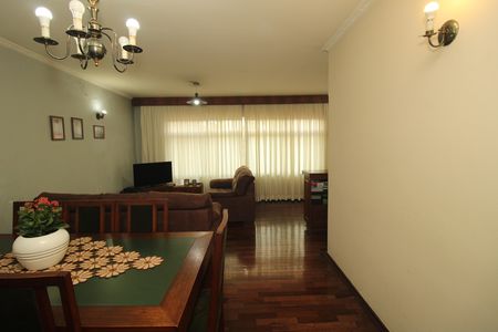 Casa à venda com 126m², 3 quartos e 2 vagasSala