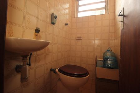 Banheiro de serviço de casa à venda com 3 quartos, 126m² em Vila São José, São Paulo