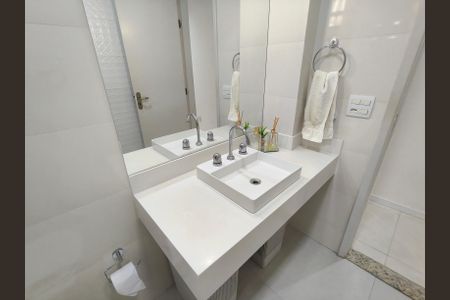 Apartamento à venda com 78m², 2 quartos e 1 vagaBanheiro Corredor