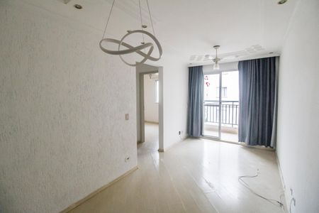 Sala de apartamento para alugar com 3 quartos, 60m² em Parque Roseira, Carapicuíba