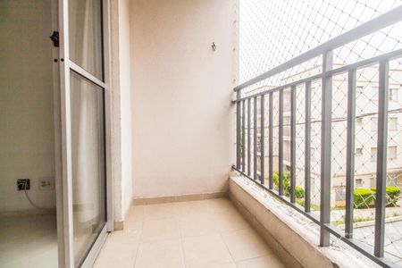 Varanda de apartamento para alugar com 3 quartos, 60m² em Parque Roseira, Carapicuíba