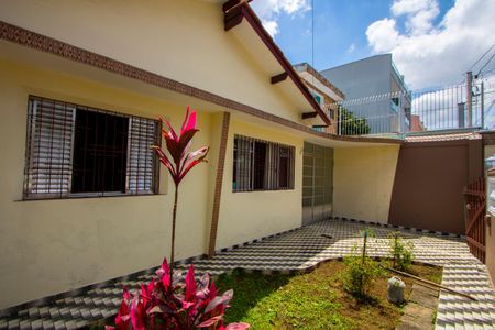 Casa para alugar com 213m², 4 quartos e 4 vagasÁrea frontal