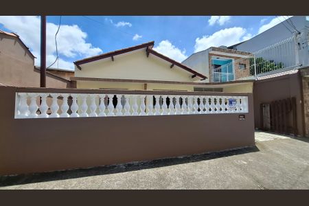 Casa para alugar com 213m², 4 quartos e 4 vagasFachada