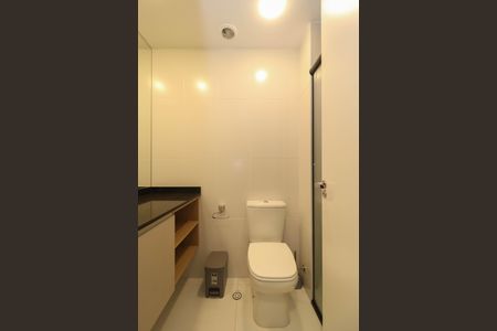 Banheiro de kitnet/studio para alugar com 1 quarto, 30m² em Pinheiros, São Paulo