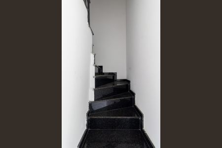 Casa à venda com 140m², 3 quartos e 1 vagaEscada