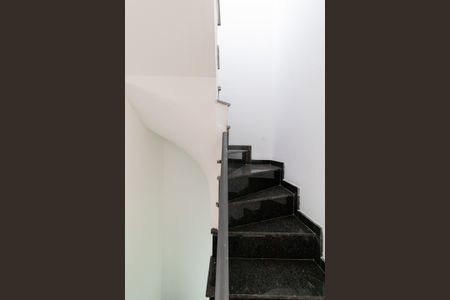 Casa à venda com 140m², 3 quartos e 1 vagaEscada