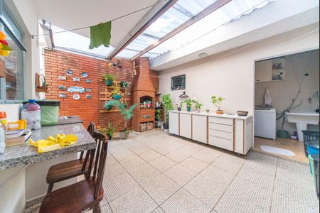 Casa à venda com 192m², 2 quartos e 2 vagas Casa à venda com 192m², 2 quartos e 2 vagasQuintal e Área Gourmet