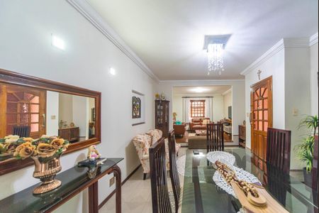 Casa à venda com 192m², 2 quartos e 2 vagas Casa à venda com 192m², 2 quartos e 2 vagasSala de Jantar