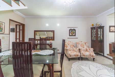 Casa à venda com 192m², 2 quartos e 2 vagas Casa à venda com 192m², 2 quartos e 2 vagasSala de Jantar