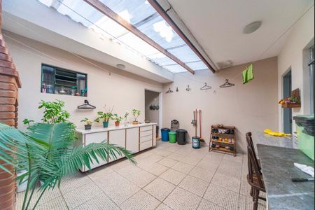 Casa à venda com 192m², 2 quartos e 2 vagas Casa à venda com 192m², 2 quartos e 2 vagasQuintal e Área Gourmet