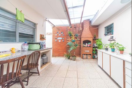 Casa à venda com 192m², 2 quartos e 2 vagas Casa à venda com 192m², 2 quartos e 2 vagasQuintal e Área Gourmet